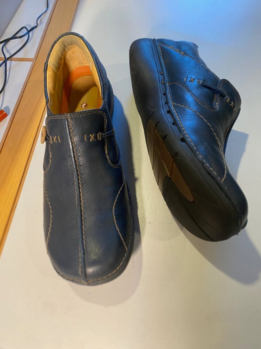 Clarks - Size 10N - Women's Un Loop Blue Leather Slip-on Shoes